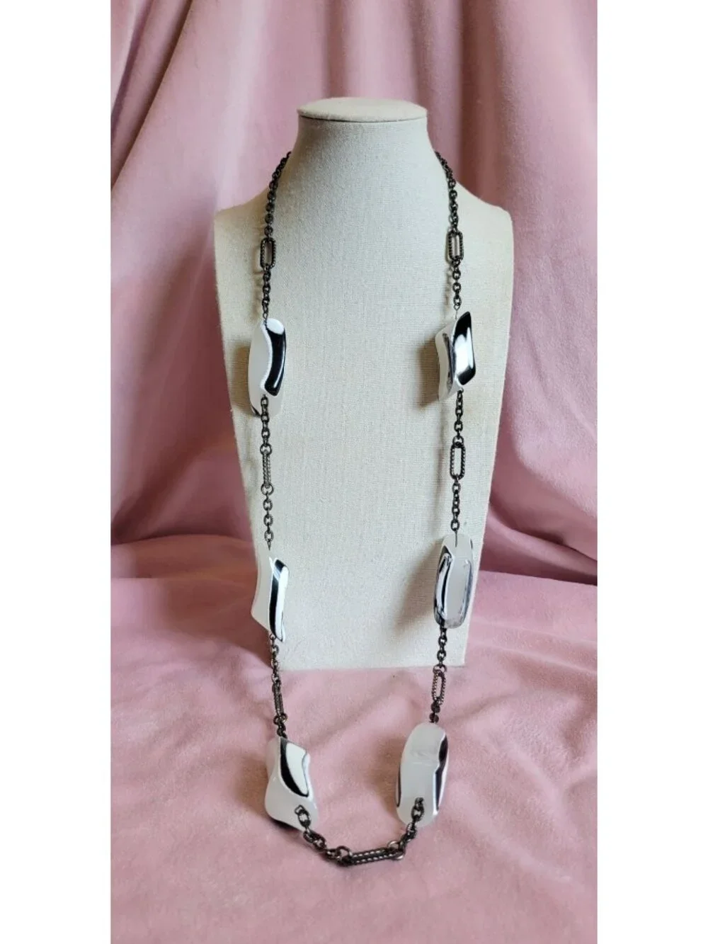 Vintage Look Black White Long Chain Cool Funky Costume Jewelry Necklace N1F